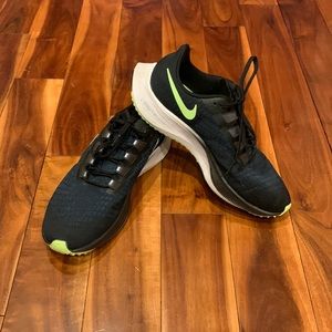 Nike Women’s Air Zoom Pegasus 37 size 8.5